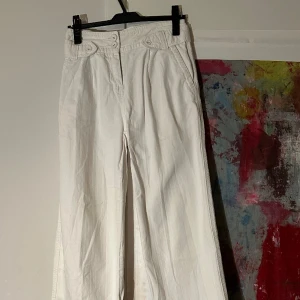 Jeans  - Mid waist vita jeans, super fina!! Passar 34-36🌟