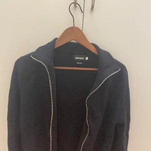 Full Zip Merino Tröja BROTHERS - Säljer min Full zip Merino tröja från Brothers. Den är storlek M. Ny pris 1300. Aldrig använd. Säljer för 950kr