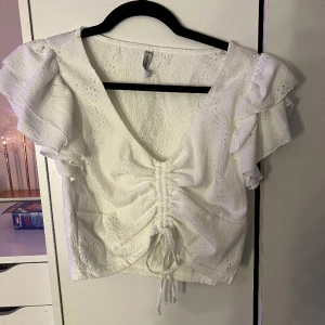 Vit topp - Aldrig använd, inga fläckar eller hål💕
