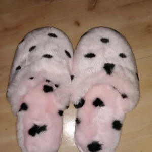 Victoria's secret, Tofflor, Inneskor,  - Helt Nya och Oanvända I storleken M 37-38