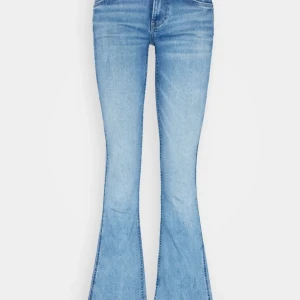 pepe jaens - Säljer mina pepe jeans eftersom dem är för stora. Dem är i storlek 24x32 men är ganska stora i storleken, passar mej i längden som är 169. Köpte för 1 185😇.