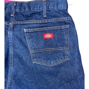 DICKIES JEANS - Jättefina raw denim jeans. Jeansen funkar iprincipgår allt o har baggy fit. Säljer dessa pga sugen på andra jeans! Är öppen för prisförslag!