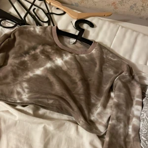 Croppad sweetshirt  - Söt tröja