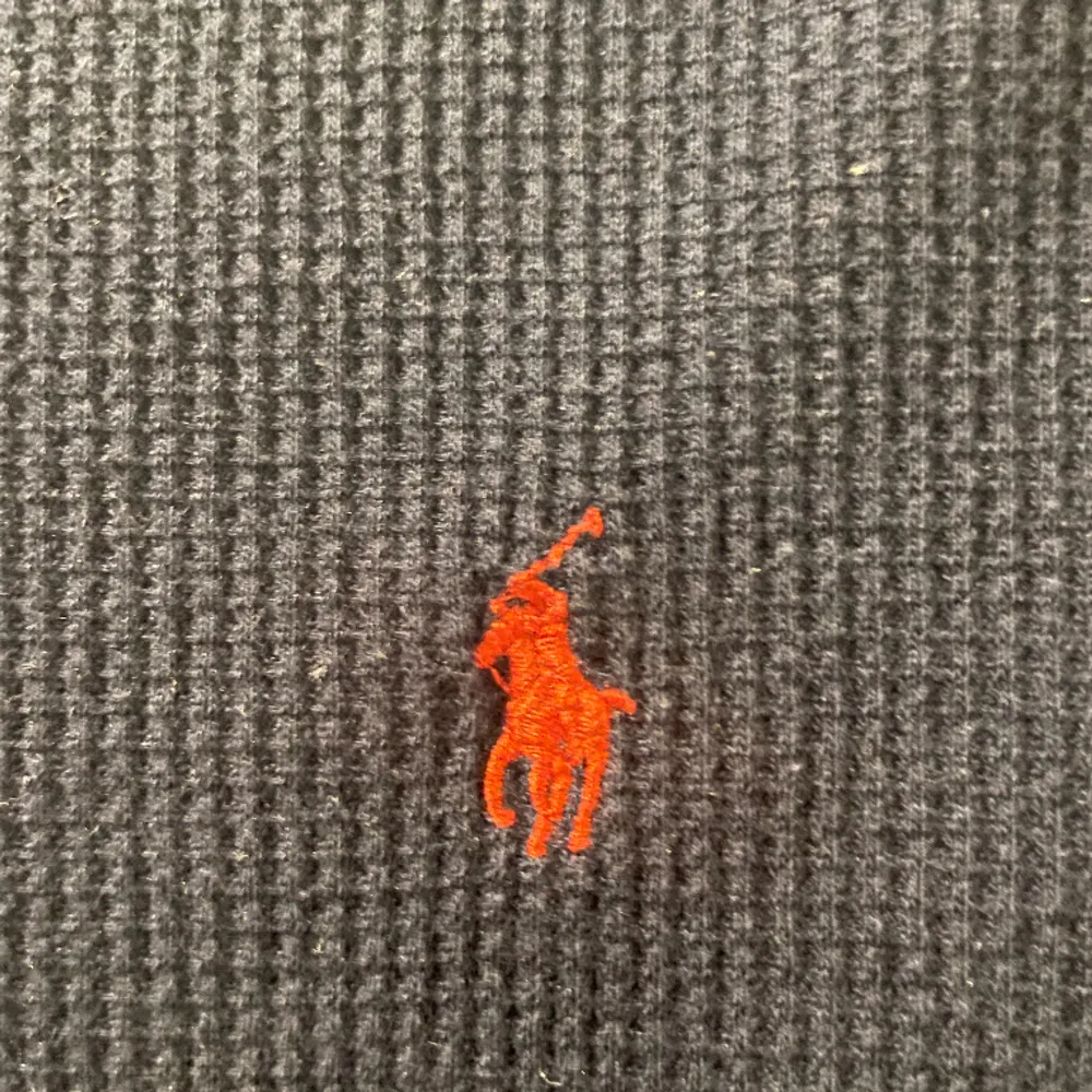 Tjena! Säljer min Ralph lauren tröja, skick 8/10, ställ gärna frågor om tröjan.. Tröjor & Koftor.