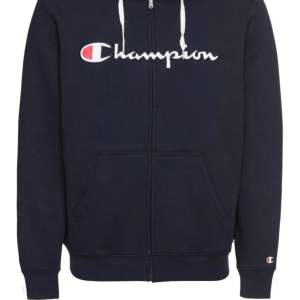 Säljer min champion full zip. Ny pris 2600 kr!! Säljer för 649 kr!! Om någon köper innan 10de mars så säljer jag för 549kr