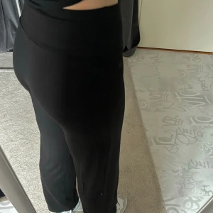 Yoga Pants - Skriv privat vid fler frågor!😊  Aldrig använda, supersköna men tyvärr för korta på mig (176cm)