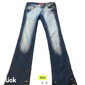 Rever8 Jeans - Jättefina lågmidjade jeans, de står strl M men passar mer som XS-S. Midje mått är 37x2.Säljer pga försmå för mig. OBS! inte mina bilder, skriv för fler bilder