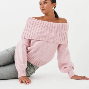 off shoulder tröja - säljer denna stickade off shoulder från gina tricot! 🩷(den är nästan helt oanvänd) 
