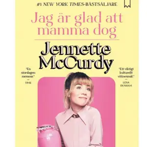 Säljer denna new york times-bästsäljare. Jag har aldrig läst den och den är oläst och är i ny skick. Boken heter Jag är glad att min mamma dog, och den är skriven av skådespelerskan Jennette McCurdy. Öppen för prisförslag💕