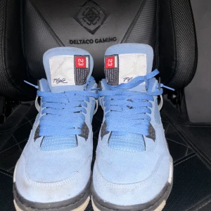 Jordan 4 university blue - Knappt använda Jordan 4 i topp skick 1500kr snabb affär 1200kr