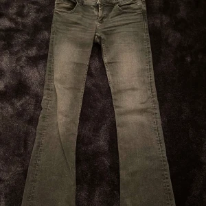 Gina jeans  - Säljer dessa populära jeans ifrån young gina  , använda ett fåtal gånger💕 Hör av er för mer information👌🏼
