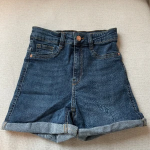 Jeans shorts - Jeansshorts från Ginatricot, oanvända