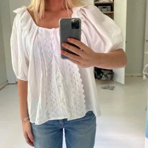 Vit blus - Jöttefin men anvönds inte längre💓lånade bilder