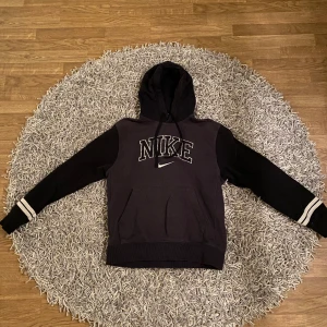 Nike Retro Hoodie - Storlek S Nypris 699kr Bra skick