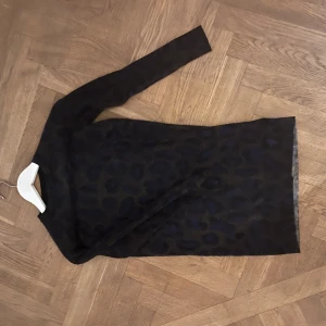Zadig klänning  - Seljer min Zadig klänning har andvänts typ en gång seljer den då den inte är min stil längre❤️ storleken är lite liten men den är Stretchig så den passar nog ❤️ hör av er om ni har ett intresse för ❤️