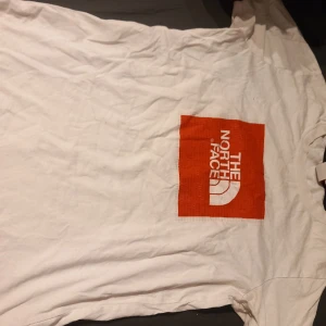The North Face T-shirt  - Vit the nort face tröja. I bra skick 