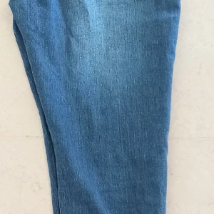  jeans - W 24 snygga på.Lite stretch strl 40