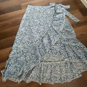 Fin kjol - Säljer denna fina kjol i nytt skick 💗
