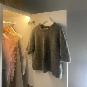 Stickad tshirt  - Supersöt slutsåld stickad tröja med trekvartsärm❤️Storlek Xs, men är oversize