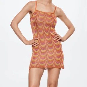 Klänning Mango - Superfin klänning från Mango i mycket bra skick! 💕Storlek M