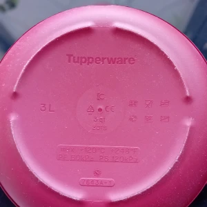 Tupperware slow cooker  - Används i micro.  Oanvänd.   Finns i Stockholm (Västerhaninge) 