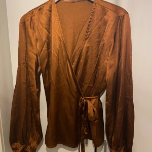 Blus  - Rostbrun Omlottblus från objekt i storlek L  