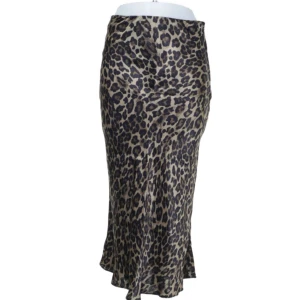 Leopard kjol  - Super cool leopard kjol i satin 💓 perfekt till sommaren!! Helt slutsåld 💓 