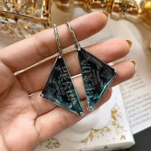 Prada örhänge  - Finns i olika färg. DM om ni har fler frågor. 