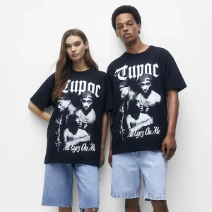 Tupac tshirt - Använd ett fåtal gånger. Perfekt skick och har inga defekter