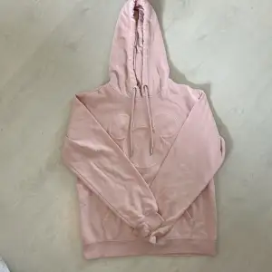 Rosa mussepigg hoodie från h&m i storlek xs 🎀 inga defekter, läs bio! 🤍