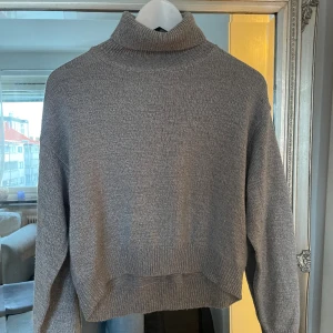 Polotröja  - Polotröja från H&M i storlek XS, jätte bra skick 