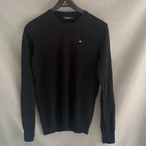 J.Lindberg merinoull tröja  - Hej säljer min J.Lindberg tröja storlek M sitter mer som S 8/10 skick. Merinoull ny pris 1300 priset går att diskutera vid snabb affär 