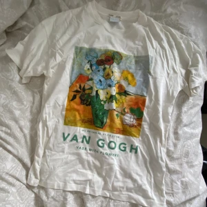 Oversized t-shirt med tryck - Oversized t-shirt från Pull & Bear med tryck. Säljer eftersom den inte kommer till användning. Storlek M