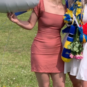 Klänning - Superfin kort klänning från Nelly💕Använd 1 gång 