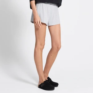 Shorts lager 157 - Säljer dessa trendiga shorts från lager 157. Helt nya tyvärr fel storlek för mig. Hade rekommenderat att ta en storlek större än vad man har beroende på hur man vill att dom ska sitta ;)! Blå vita