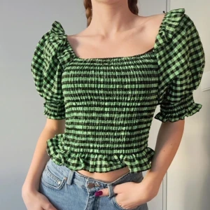 Singoalla topp - Superfin singoalla topp/blus i ett neongrönt/svartrutigt mönster. Kommer tyvärr inte till användning, som ny i skicket! Gammal zara modell. Storlek M men passar även Xs och S