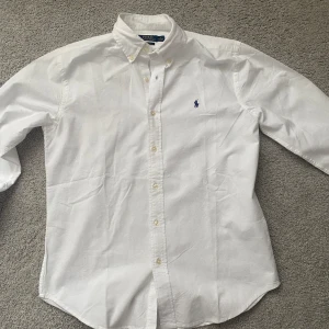 Ralph Lauren skjorta - Bra skick och perfekt till sommaren!