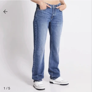 Mörka jeans - Jeans i modellen ICON, nyskick