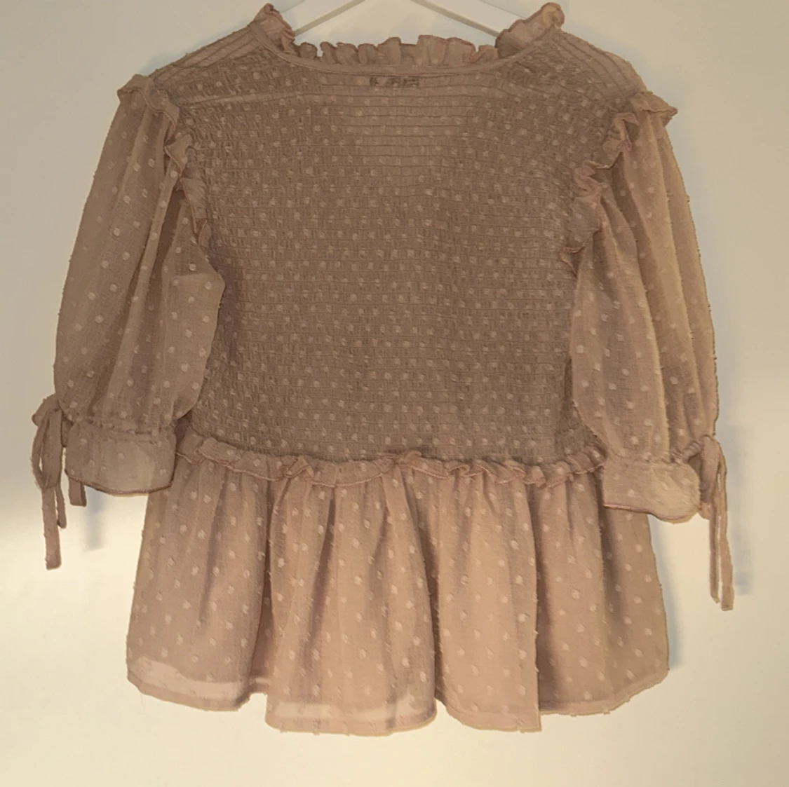 Blus med knytdetalj  - 90