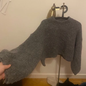 Stickad tröja - Superfin grå stickad tröja