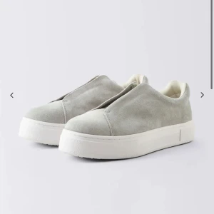 Eytys - Säljer nu mina sjukt snygga Doja Sneakers från Eytys! Skorna har använts mycket förr, därmed är de några skavanker! Skriv för mer bilder💞