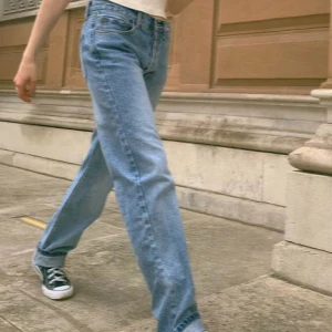 brandy melville Addison jeans!  - mått står i sista bilden! säljer pga dom e för långa och kommer inte till användning. har använt dem väldigt sparsamt så det finns inga defekter. kan sänka priset vid snabb köp! skriv privat om du har frågor💘