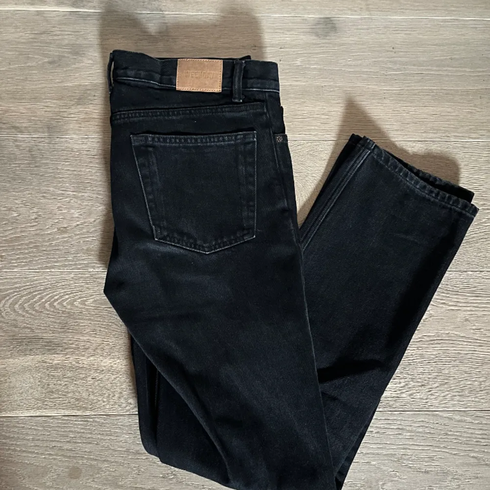 Riktigt fina Weekday jeans i storlek 29,32. Fräscha till våren. Köpta nya i höstas. Nypris 600. Skirv för fler frågor/Carl. Jeans & Byxor.