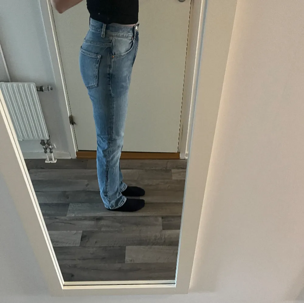 Raka jeans från GinaTricot. Jag är 167cm lång.. Jeans & Byxor.