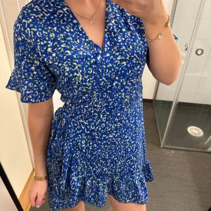 Sommarklänning  - Få fin klänning i nyskick