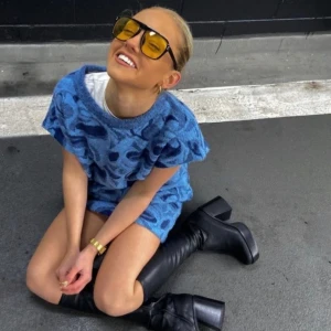 Blå mönstrad väst/tröja - Väldigt mjuk och i jättebra skick, strl S