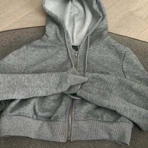 Croppad tröja  - Aldrig använd 