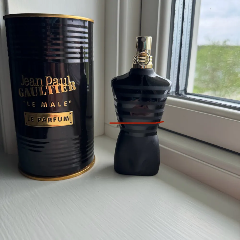 Hej säljer nu min jpg le male le parfum. Mängd finns på bild 2(uppskatta själv) Låda medföljer. Byten kan vara intressanta. Nypris 900. Accessoarer.