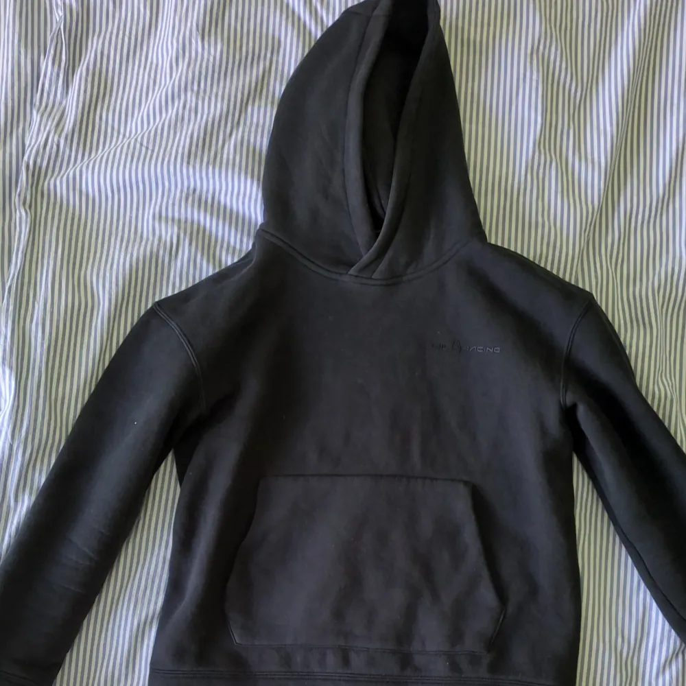 För dem som är ca 160 cm lång Använt. Hoodies.