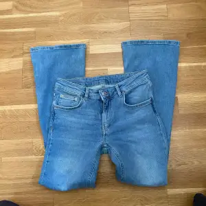 Low boot jeans från lager 157 i storlek S short Lenght. Nypris 400kr. Aldrig använda. 